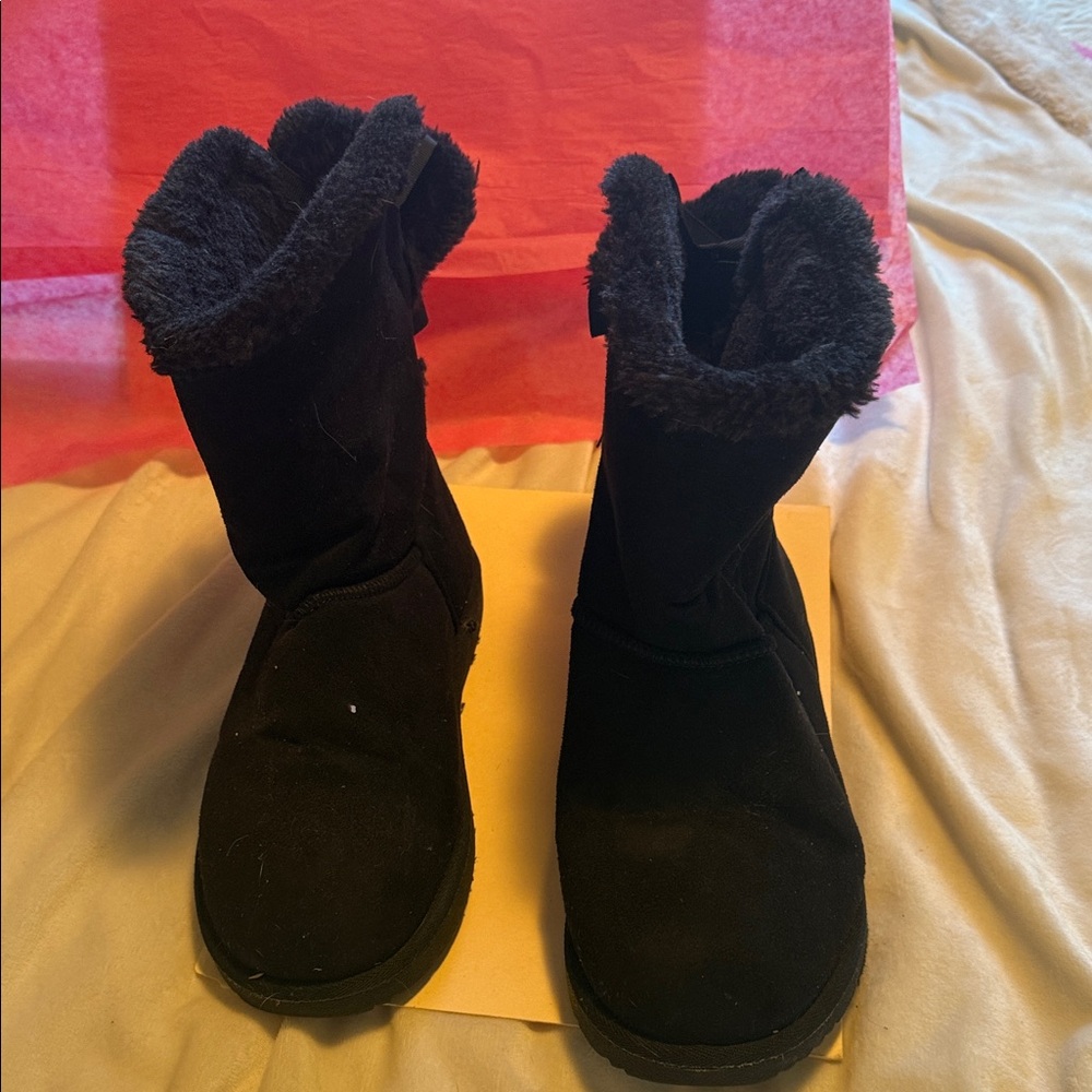Cozy Black Fur-Lined Boots